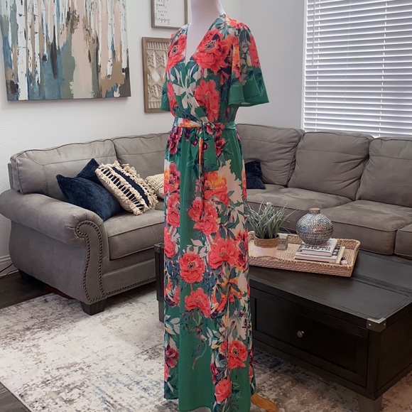 Gorgeous Lulus maxi dress Size Small - Picture 4 of 5